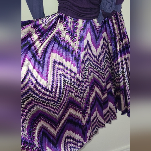 RINASCIMENTO , Lilac  Dress with shevron satin pleated skirt , S - Picture 4 of 11